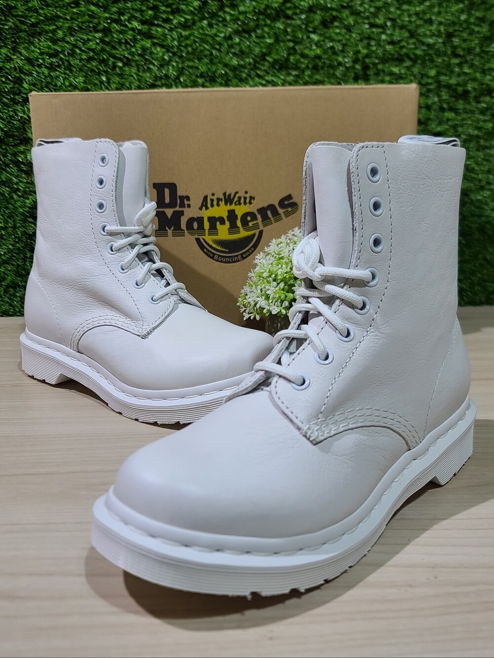 Dr. Martens 1460 Pascal Mono Boots / Optical White US Women's 7 NEW